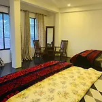 Guest house Hazel Town House *