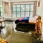 Guest house Hazel Town House *