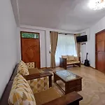 Cloudberry Inn Vibe