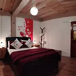 Amaraai Edge Guest house