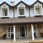 Hide Out Hills Bungalow