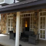 Hide Out Hills Bungalow