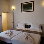 The Hill Cliff Bunglow Guest house Kandy