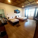 The Hill Cliff Bunglow Guest house *