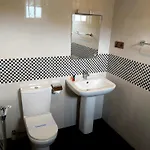 The Hill Cliff Bunglow Guest house Kandy