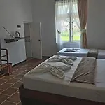 Guest house The Hill Cliff Bunglow *