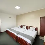 Kings Hotel *