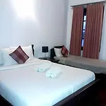 Sanctuary Hills 3*