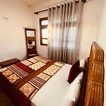 The Budget White House Hotel