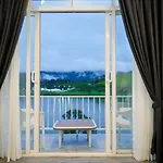 King Castle Front By Laksam Hotel