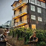 King Castle Front By Laksam Hotel Nuwara Eliya
