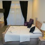 King Castle Front By Laksam Hotel