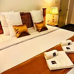 King Castle Front By Laksam Hotel Nuwara Eliya