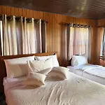 Crab And Hotel 2*