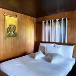 Crab And Hotel