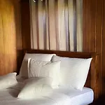 Crab And Hotel 2*