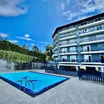 Eleven At Lake View Luxury Apartment