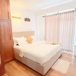 Eleven At Lake View Luxury Apartment