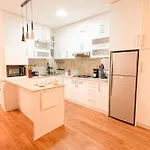 Eleven At Lake View Luxury Apartment