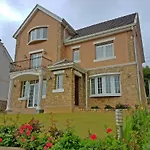 Villa Cheltenham - Little England