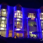 Y2K Holiday Home