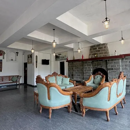 Royal Peral Hills Hotel