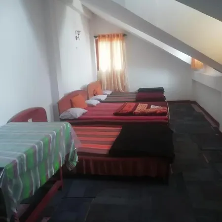 Lodge Jayamasa Lucy
