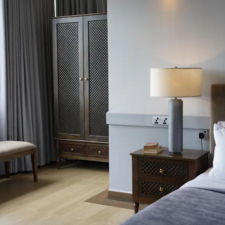 W15 Glenfall Hotel