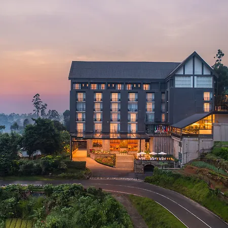 The Golden Ridge Hotel