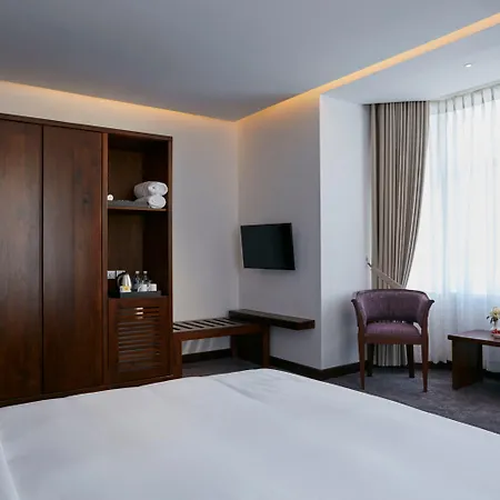 Galway Heights Hotel 4*