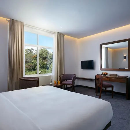 Galway Heights Hotel 4*