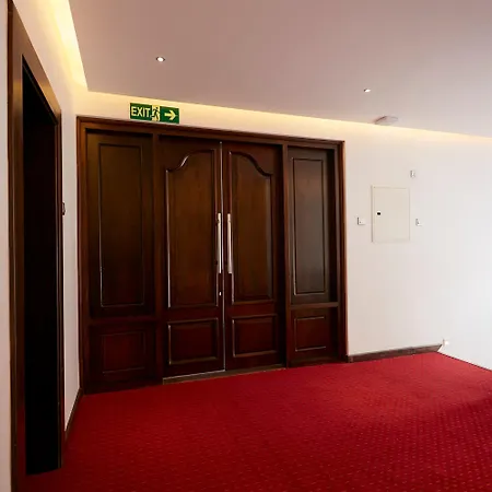 Hotel Galway Heights 4*