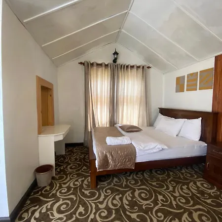 Peak View Hotel *