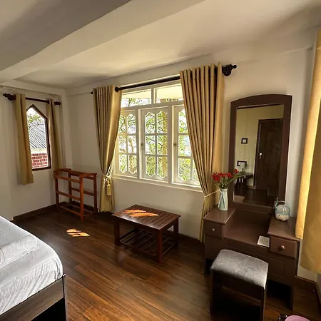 The Woodside Manor *
