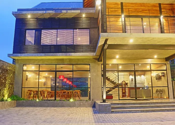 Manuka Hillwood Hotel