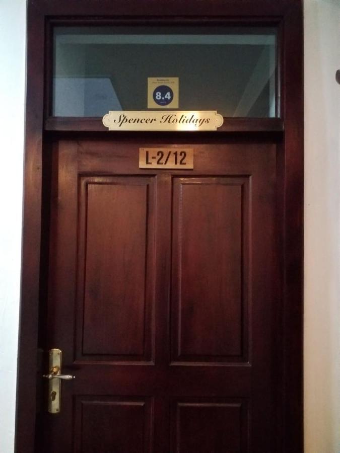 Apartment Spencer Apartments/seagull Complex