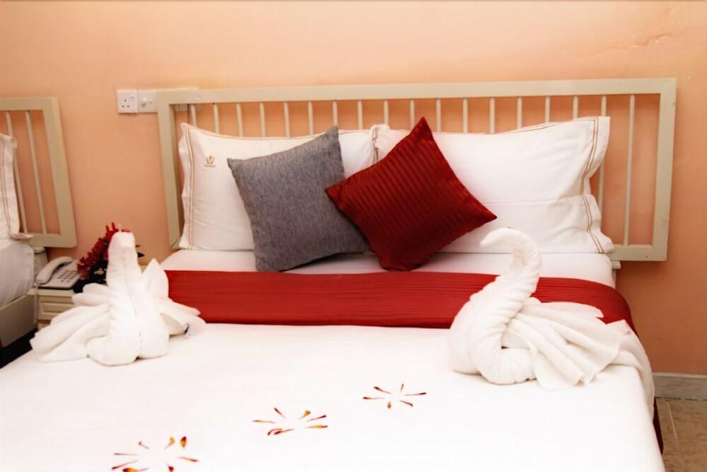 Hotel The Queensburry 4*