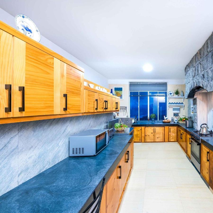 Floating Mountain * Nuwara Eliya