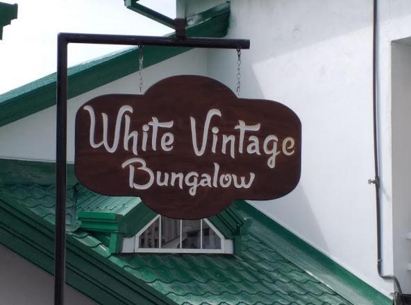 White Vintage Bunglow Hotel *