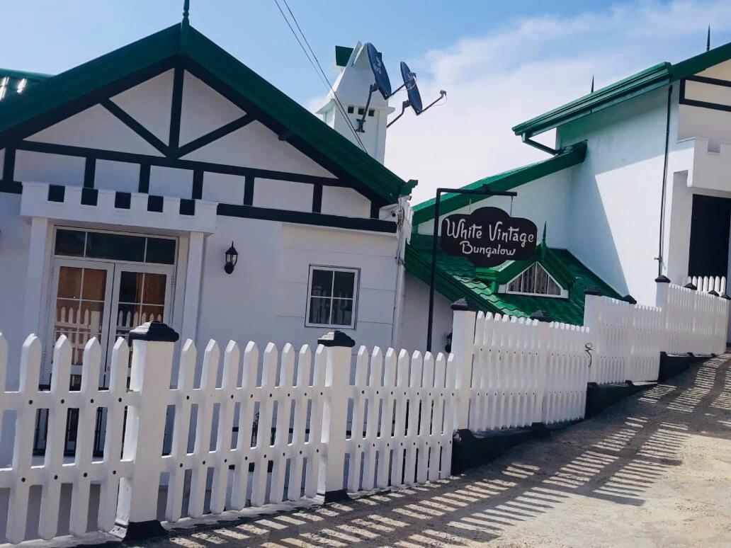 Hotel White Vintage Bunglow *