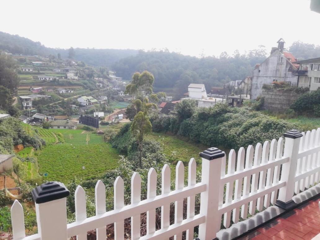 Hotel White Vintage Bunglow *
