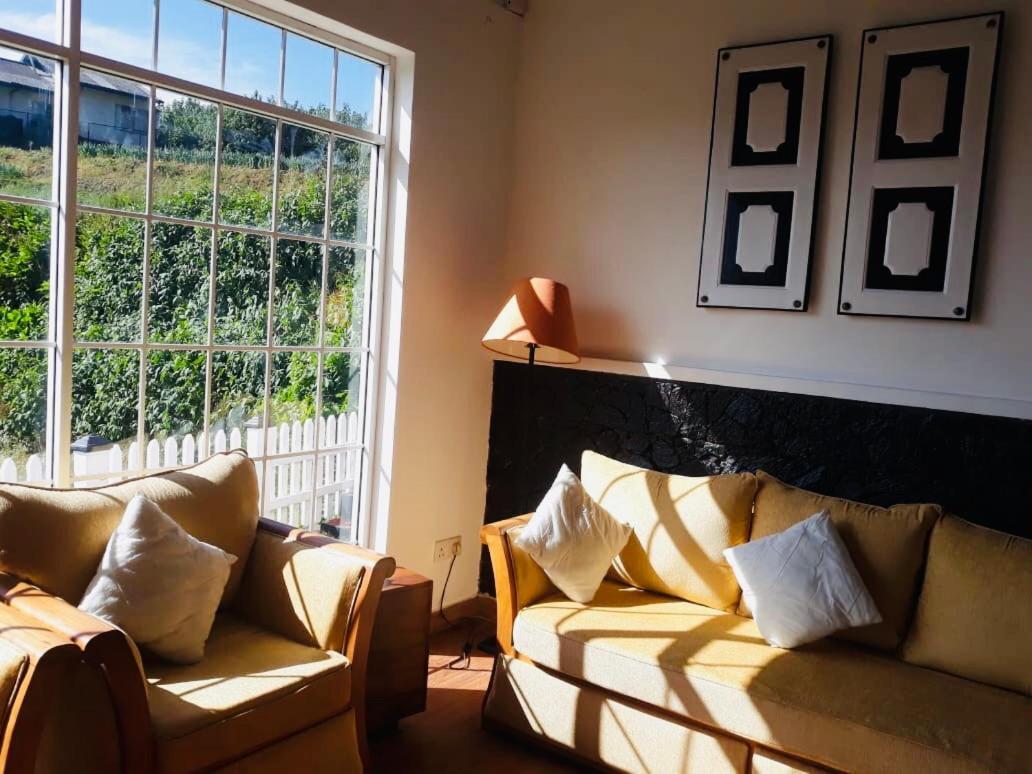 Hotel White Vintage Bunglow