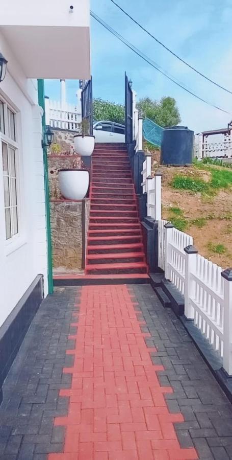Hotel White Vintage Bunglow *