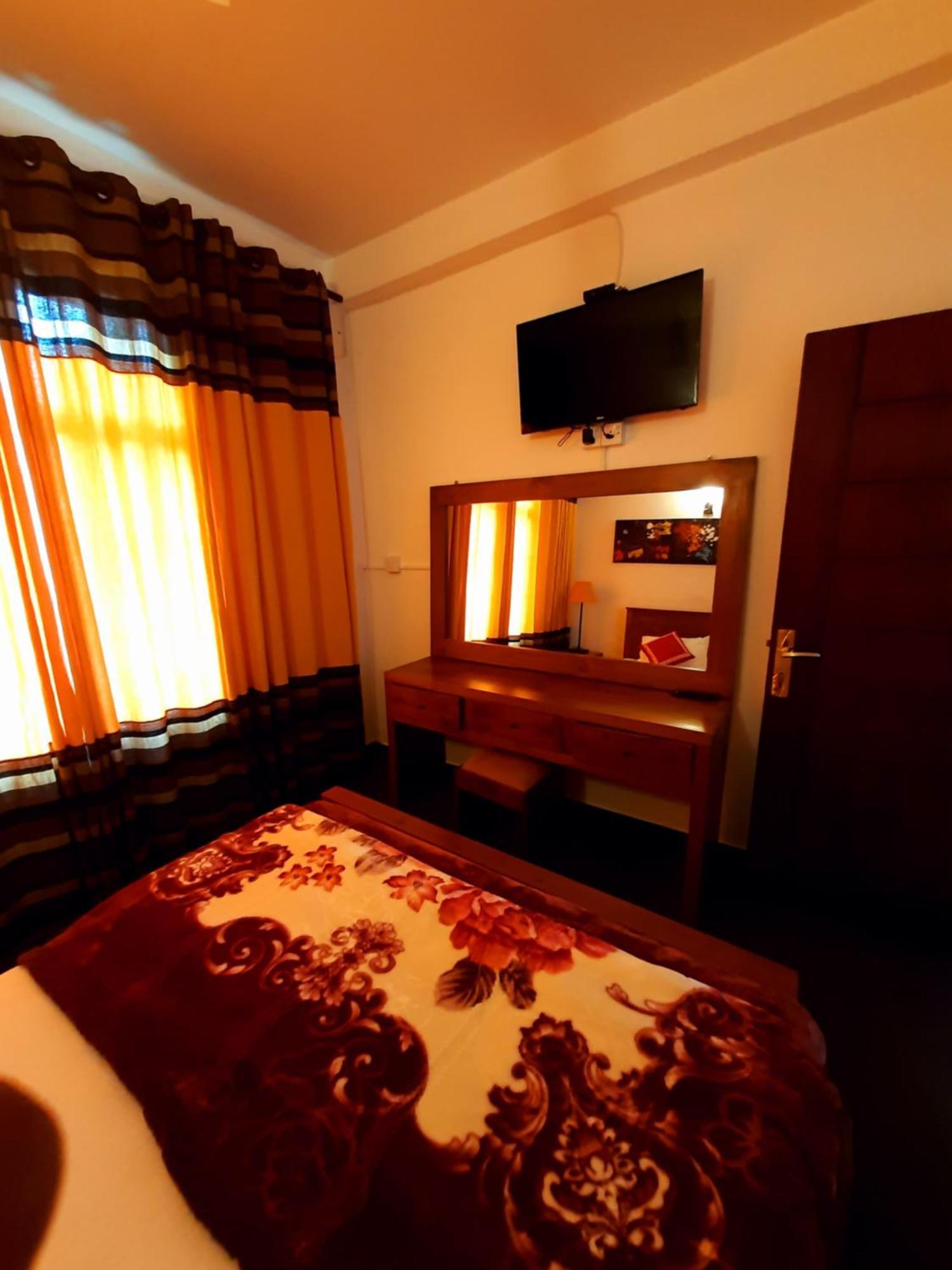 White Vintage Bunglow Nuwara Eliya