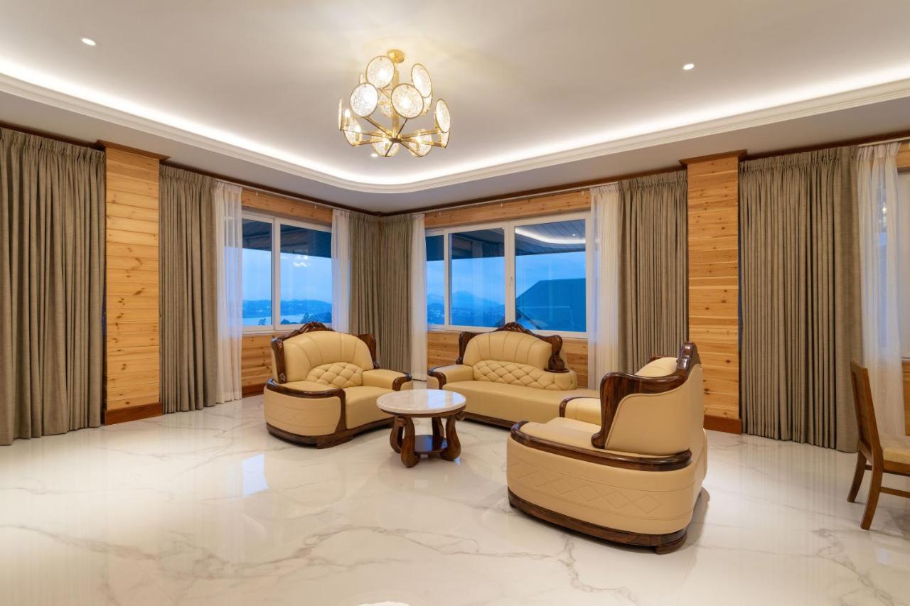 Hotel Araliya Red - Budget Friendly Hotel- Where Find Stunning 360 Panoramic View Of 4*