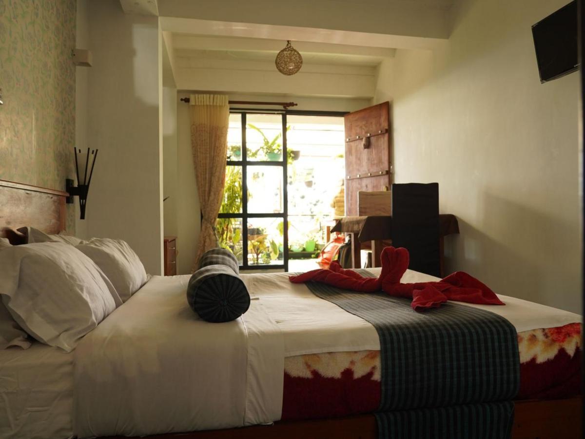 Redwood Homestay *
