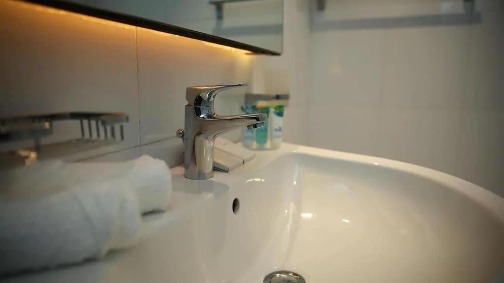 Victoria Court 3*