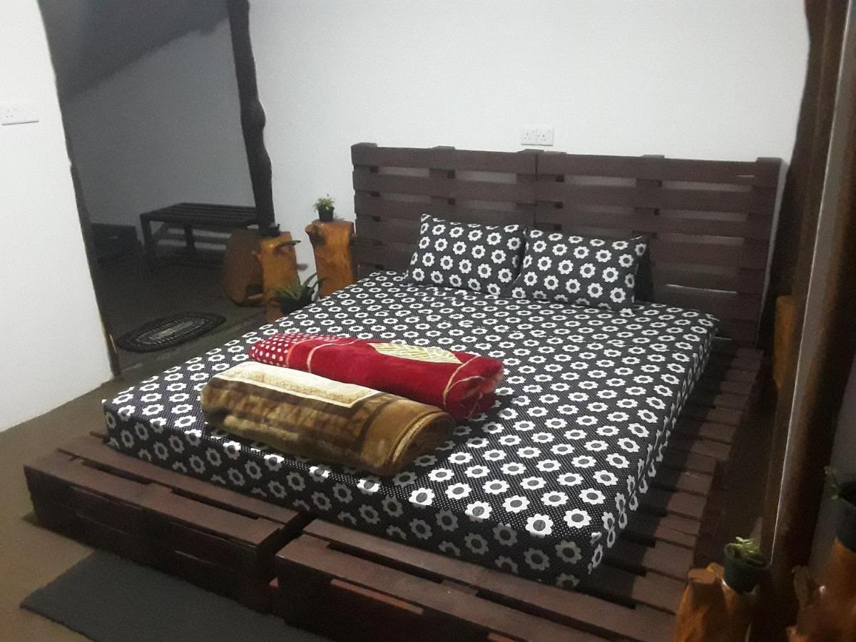 20/20 Wood Homestay Nuwara Eliya