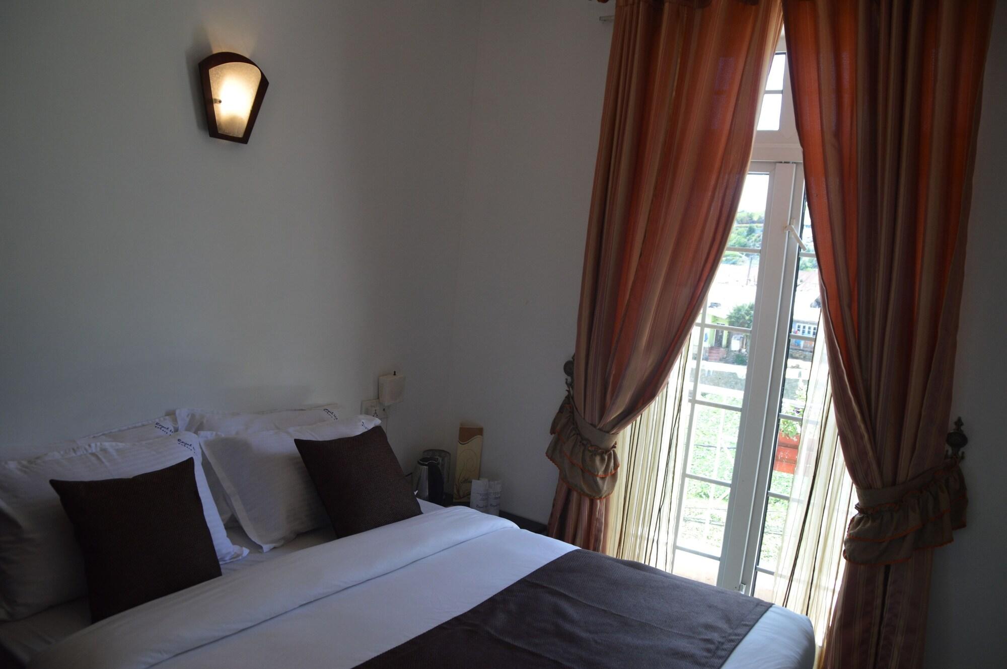 Royal Hills 3*