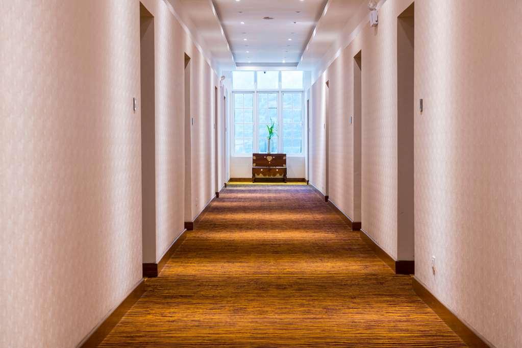 The Golden Ridge Hotel